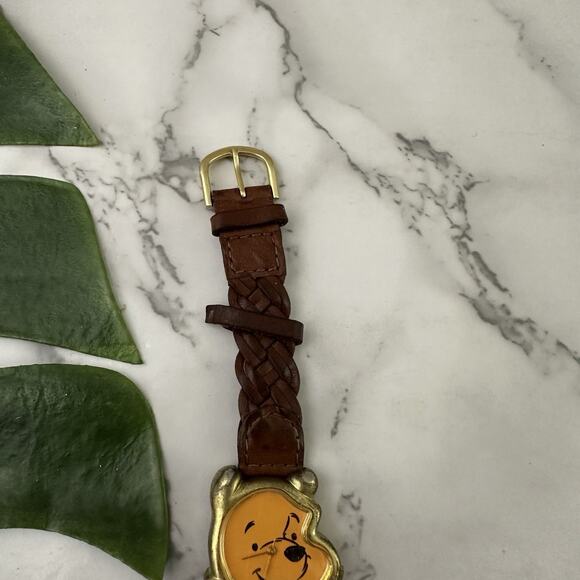Timex Disney Vintage 90s Winnie the Pooh Wrist Watch Face Shaped Leather Strap - Picture 2 of 6